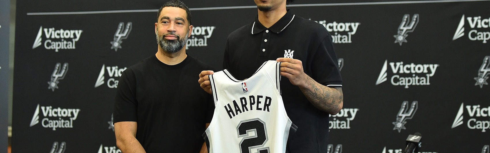 哈珀：来到马刺后我每天都和吉诺比利待在一起&amp;不断汲取他的智慧