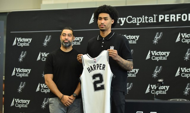 哈珀：来到马刺后我每天都和吉诺比利待在一起&amp;不断汲取他的智慧