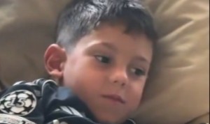 欧博ABG官网-踢球的大哥哥！马斯坦托诺将自己的河床球衣送给了巴尔韦德儿子