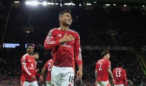 博主：曼联相信卡塞米罗已证明自己价值，愿与他续约至2027年